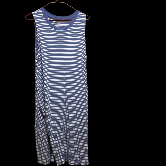 3/$10 TIME & TRU SLEEVELESS HOUSE DRESSES WITH SIDE POCKET, WORN SIZE LARGE - Picture 6 of 7